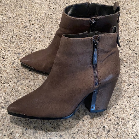 Vince Camuto Shoes - 7.5 Women’s Vince Camuto Amori Bootie